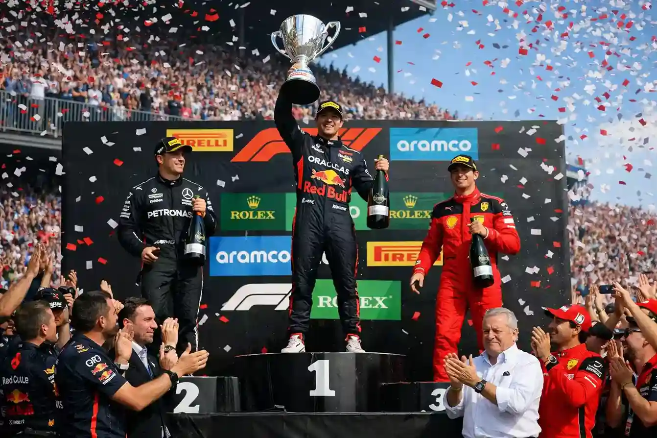 F1 podium ceremonie met champagne en trofee&euml;n
